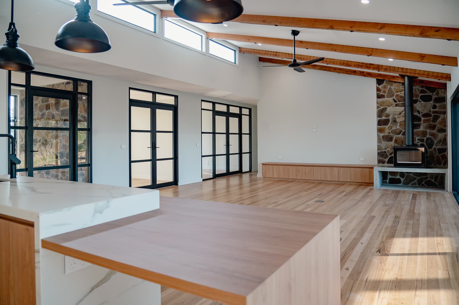 Comfort & Bright - Image 4