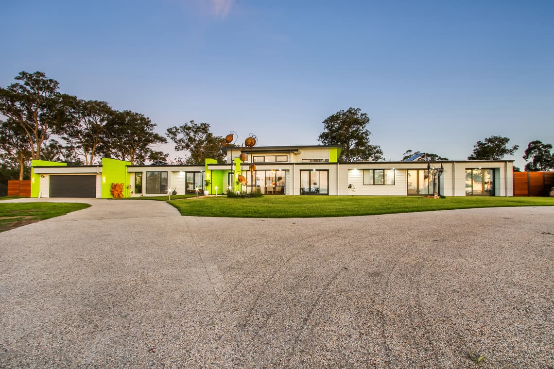 Wy Yung Contemporary Family Home - Image 12