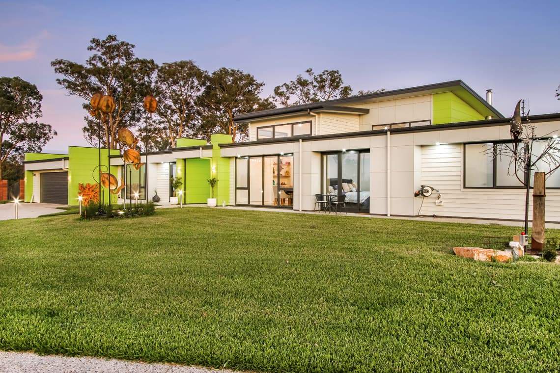 Wy Yung Contemporary Family Home - Image 14