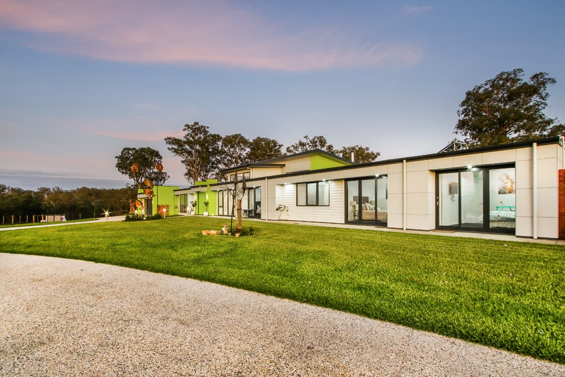 Wy Yung Contemporary Family Home - Image 15