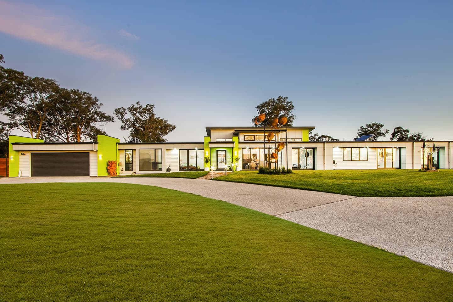 Wy Yung Contemporary Family Home - Image 16
