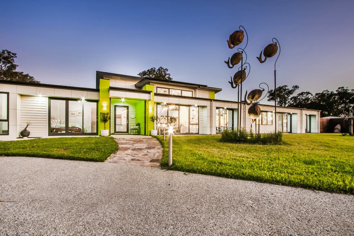 Wy Yung Contemporary Family Home - Image 17