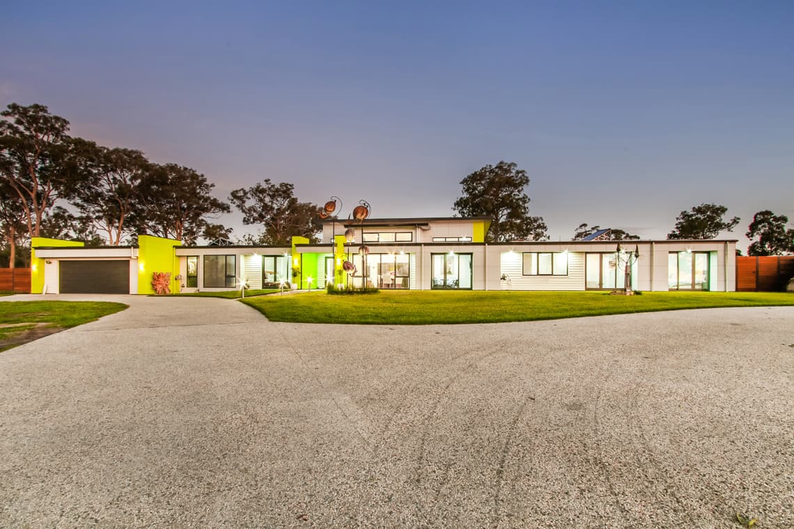Wy Yung Contemporary Family Home - Image 23