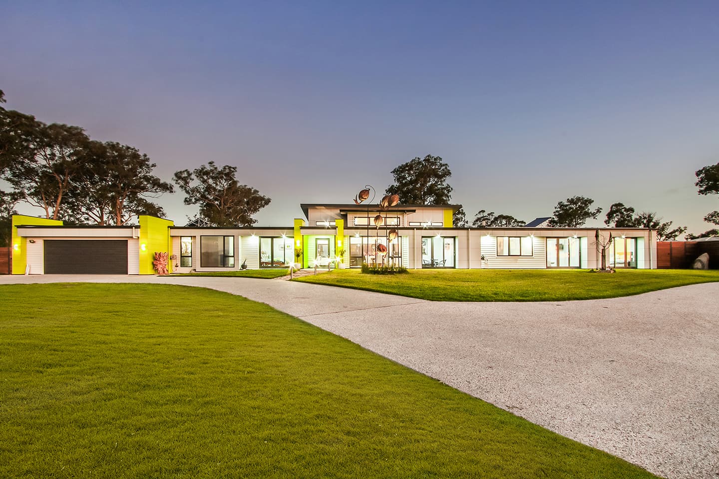Wy Yung Contemporary Family Home - Image 24