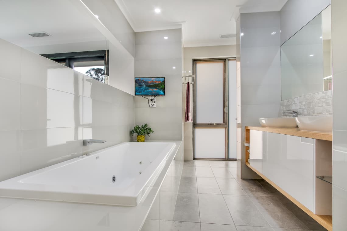 Wy Yung Contemporary Family Home